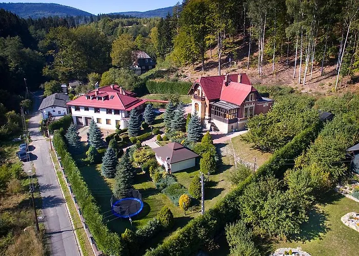 Leśny Dwór Wald Herrenhaus